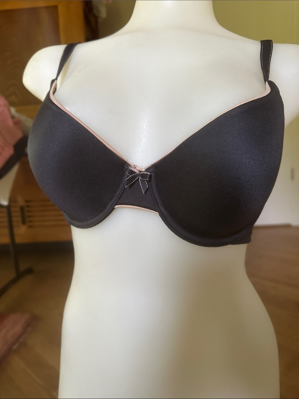 Black Smooth T-Shirt Bra with Underwire Maidenform 36C